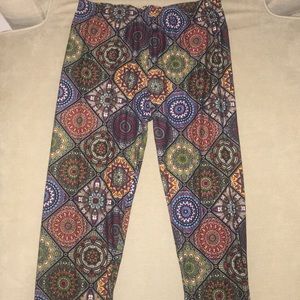 Calf length soft leggings